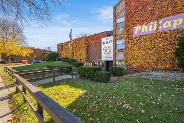 910 W Hillcrest DR, Dekalb, IL 60115