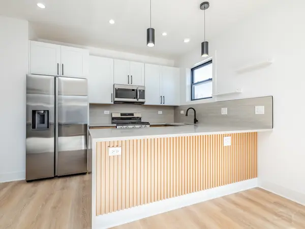 3327 W Division ST, Chicago, IL 60651