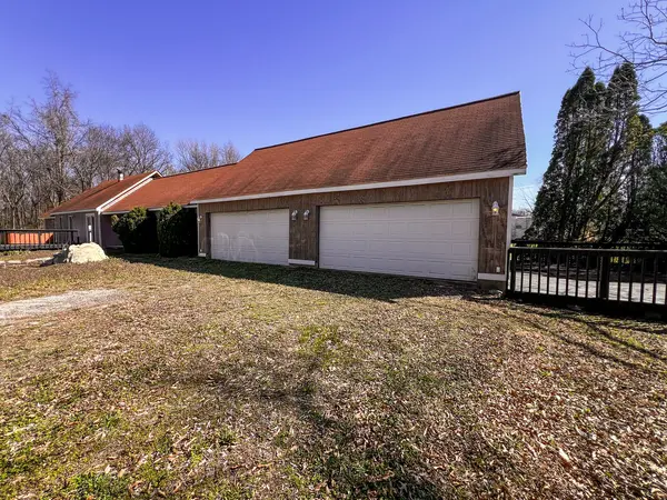 21604 Fox DR, Carlyle, IL 62231