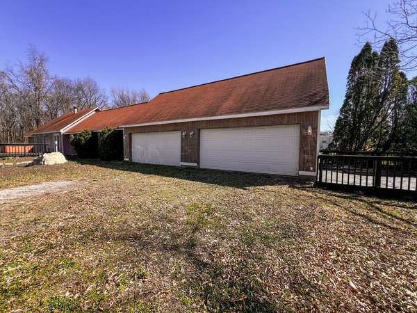 21604 Fox DR, Carlyle, IL 62231