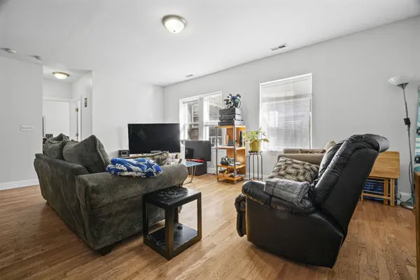 6319 N Sacramento AVE #3E, Chicago, IL 60659