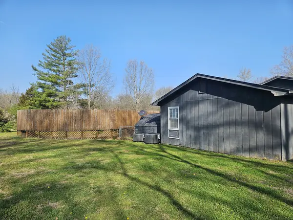 9769 Stuyvesant ST, Benton, IL 62812
