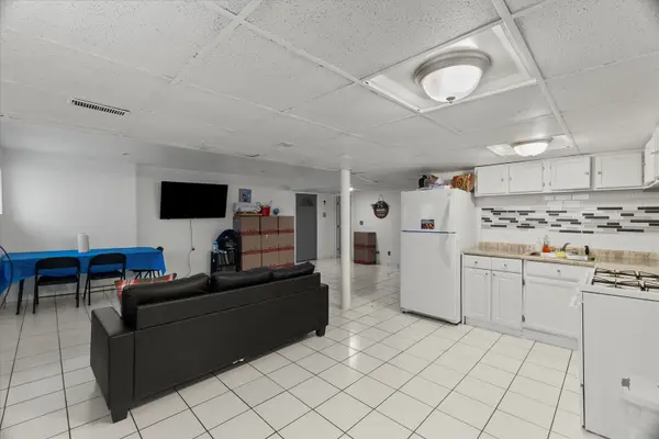 7431 N Hoyne AVE #G, Chicago, IL 60645