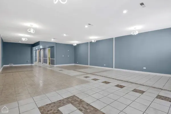 8036 S WESTERN AVE, Chicago, IL 60620