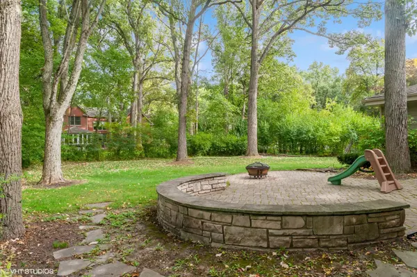 50 Cedar LN, Lincolnshire, IL 60069