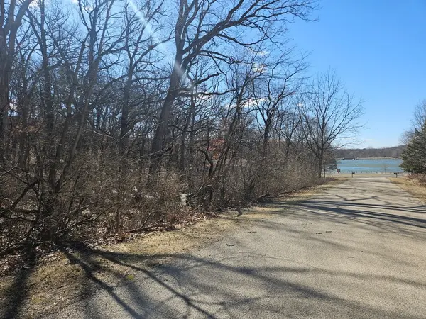 1302 Beech LN, Dixon, IL 61021