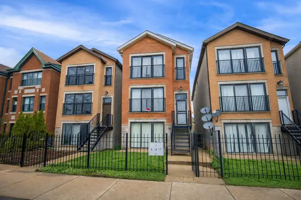3704 W Lexington ST, Chicago, IL 60624