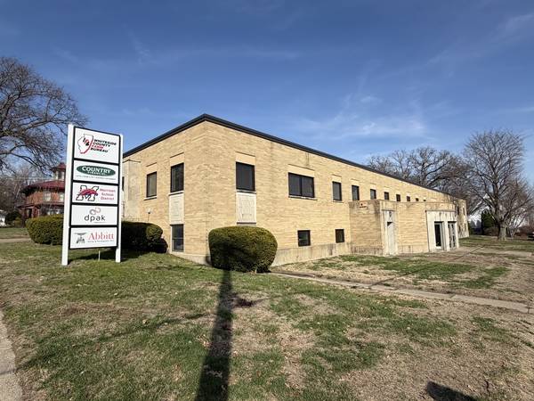 100 E Knox ST, Morrison, IL 61270