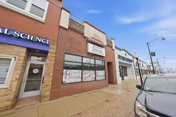6736 Cermak RD, Berwyn, IL 60402
