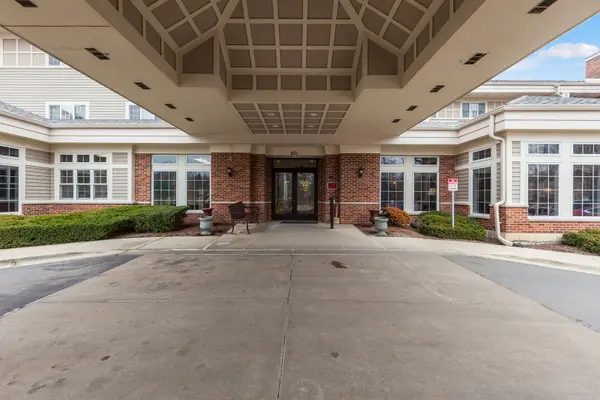 801 N Mclean BLVD #222, Elgin, IL 60123