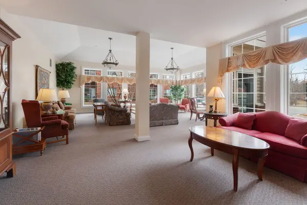 801 N Mclean BLVD #222, Elgin, IL 60123