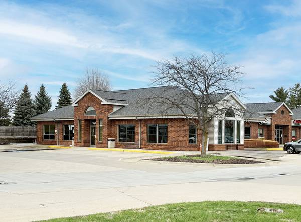 2480 53rd AVE, Bettendorf, IA 52722