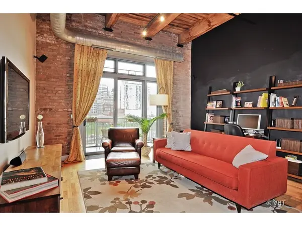 770 W Gladys AVE #304, Chicago, IL 60661