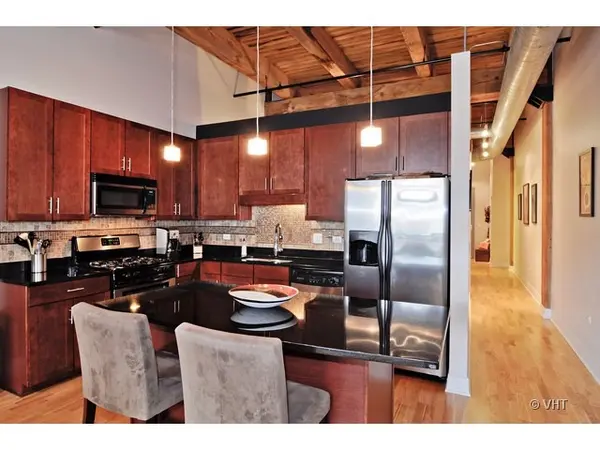 770 W Gladys AVE #304, Chicago, IL 60661