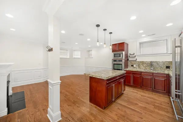 842 W Belle Plaine AVE #GW, Chicago, IL 60613