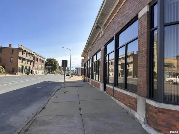 227 W 4TH ST, Davenport, IA 52801