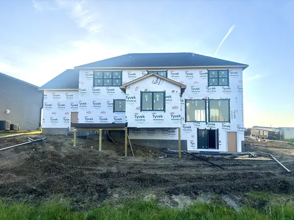 6382 Pelican ST, Bettendorf, IA 52722