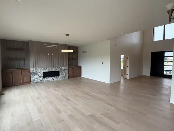 6382 Pelican ST, Bettendorf, IA 52722