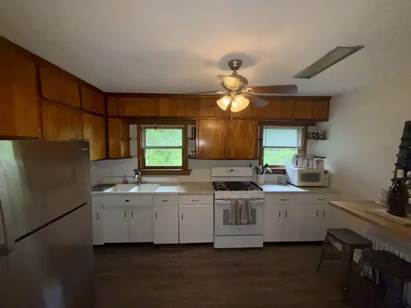1270 Benson LN, Green Oaks, IL 60048