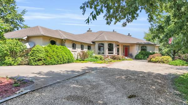 401 M County Road 2425 N, Mahomet, IL 61853