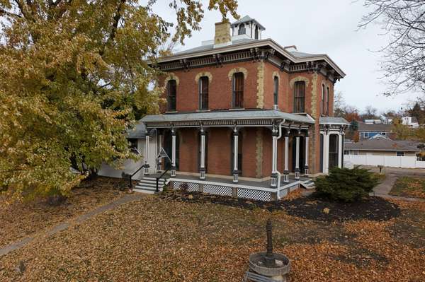 402 W Lincolnway RD, Morrison, IL 61270
