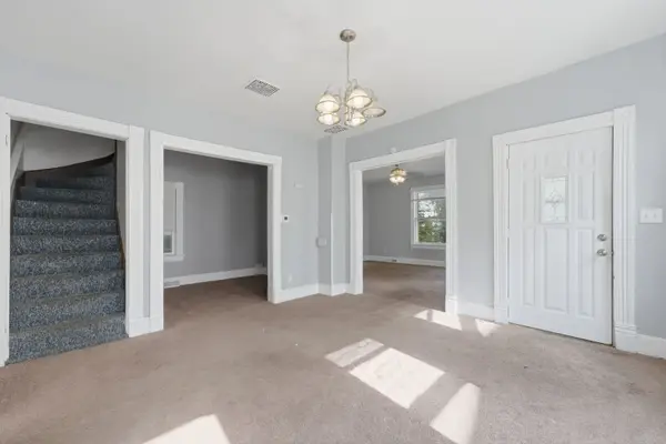 425 W 16th ST, Davenport, IA 52806