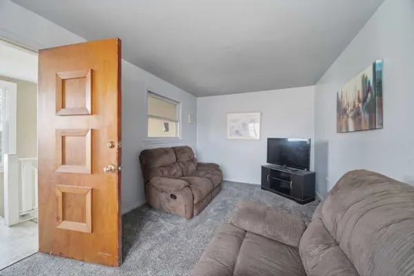 12815 Clinton ST, Blue Island, IL 60406