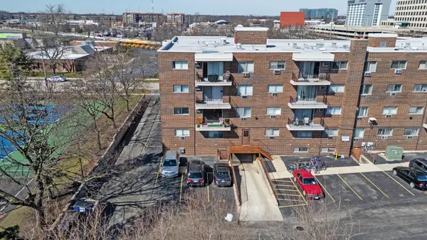 9445 Kenton AVE #207, Skokie, IL 60076