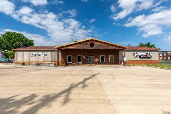 109 W Poplar ST, Harrisburg, IL 62946