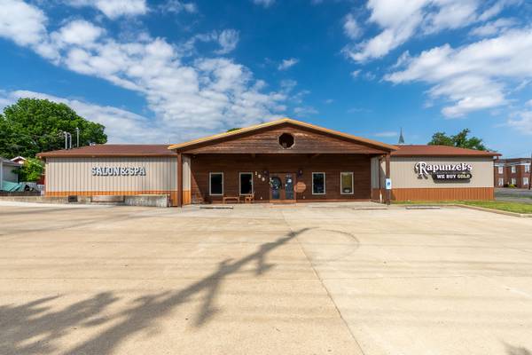 109 W Poplar ST, Harrisburg, IL 62946