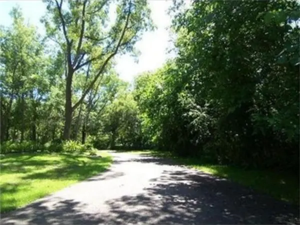 7001 Foxfire DR, Crystal Lake, IL 60012