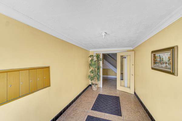 1758 E 72nd ST, Chicago, IL 60649
