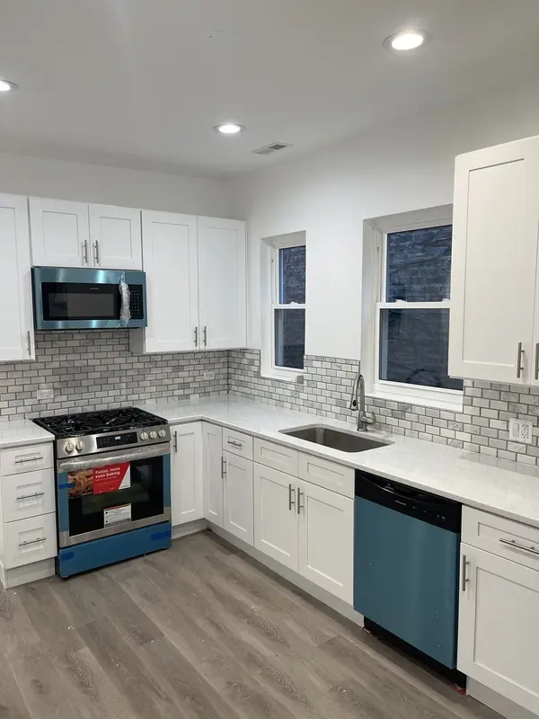 6141 S Eberhart AVE, Chicago, IL 60637