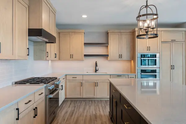 1033 Emerald DR, Naperville, IL 60540