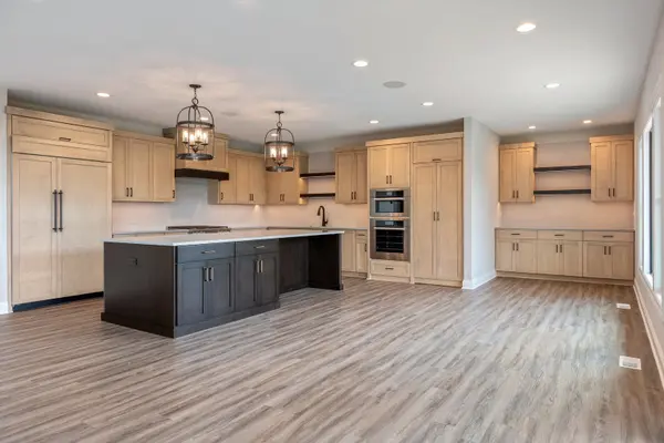 1033 Emerald DR, Naperville, IL 60540