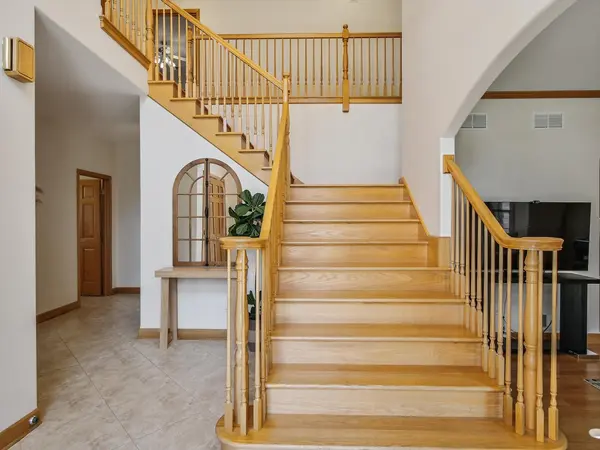 500 E Sherwood DR, Addison, IL 60101