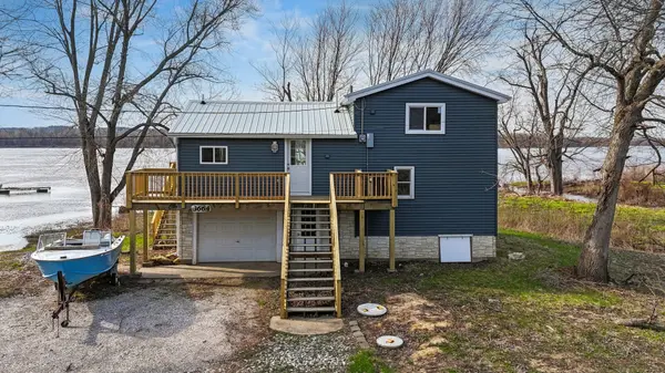 3664 Dismore RD, Muscatine, IA 52761