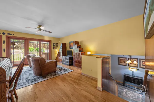 2S545 Lloyd AVE, Lombard, IL 60148