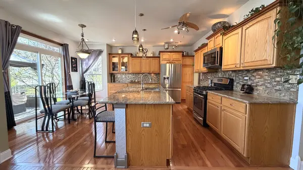 6 Glenview CT, Bolingbrook, IL 60490