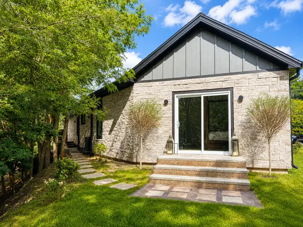 19 Marina DR, Des Plaines, IL 60016