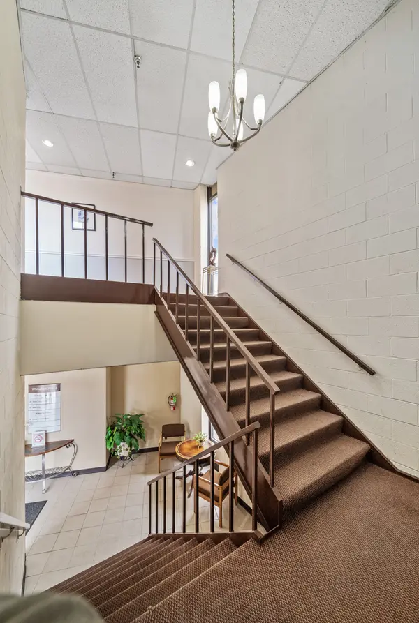 473 W Northwest HWY, Palatine, IL 60067