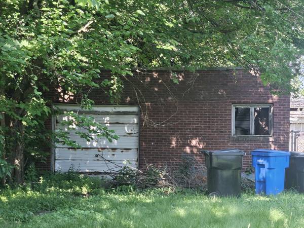8028 S Bennett AVE, Chicago, IL 60617