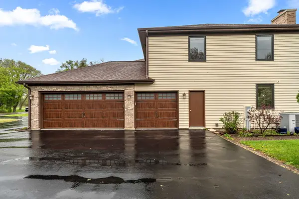 2 Rutgers CT, Hawthorn Woods, IL 60047