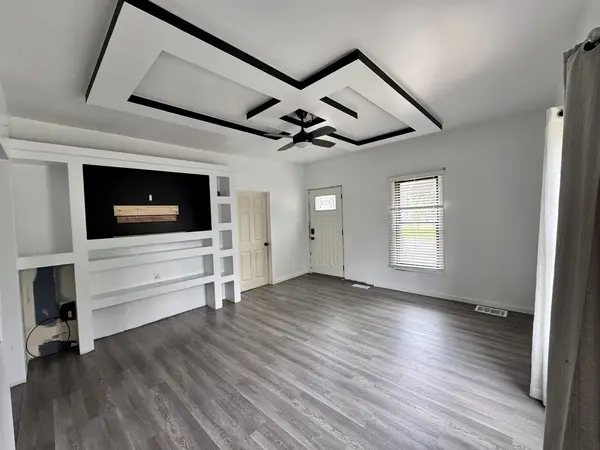 2 Missouri ST, Hindsboro, IL 61930