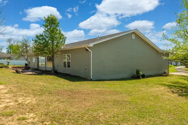 10 Peachtree PL, Harrisburg, IL 62946