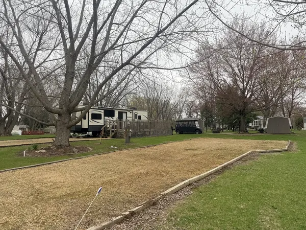 24-28/29 Woodhaven Lakes, Sublette, IL 61367