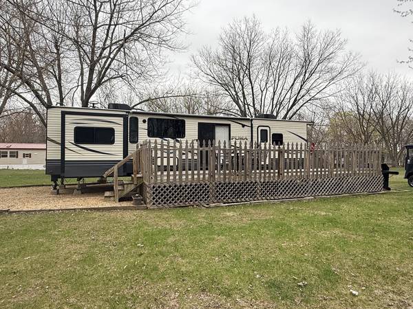 24-28/29 Woodhaven Lakes, Sublette, IL 61367