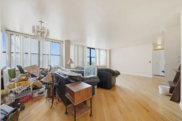 6701 S Crandon AVE #8C, Chicago, IL 60649