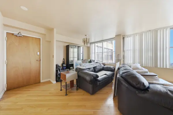 6701 S Crandon AVE #8C, Chicago, IL 60649