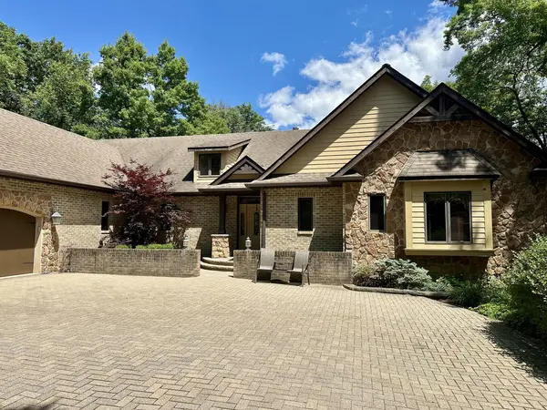 15214 Shamrock LN, Woodstock, IL 60098